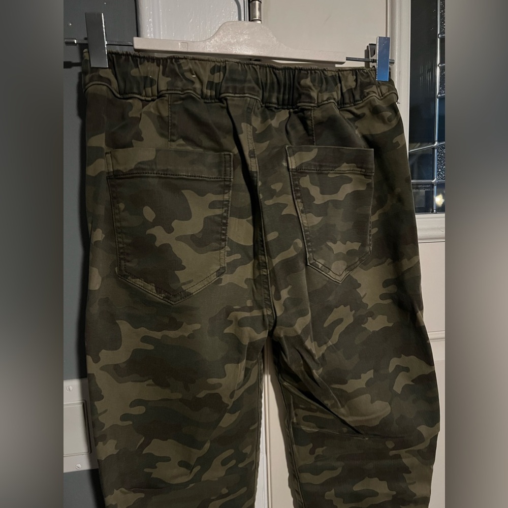 American Eagle Outfitters Camo Joggers- Like New - Picture 7 of 9